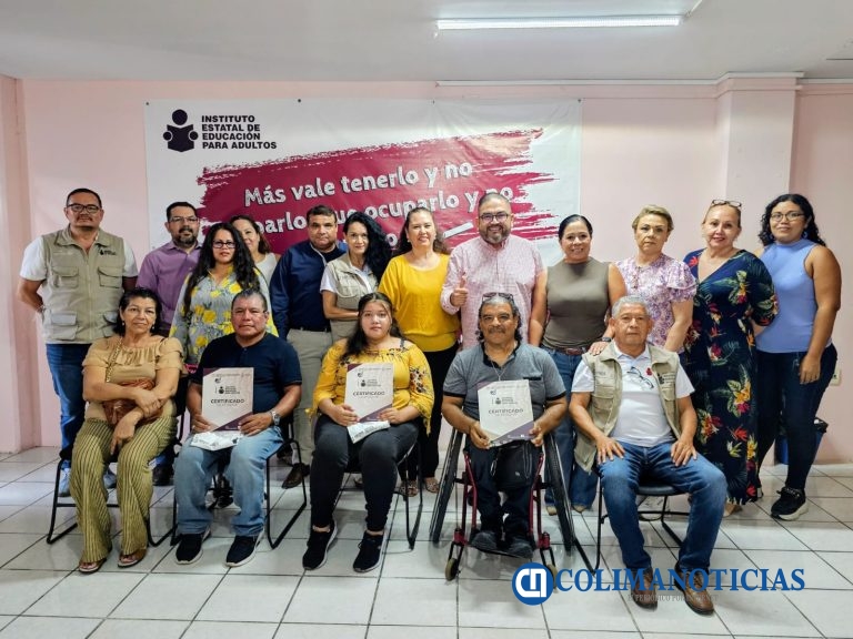 IEEA Colima entrega certificados de educación básica, garantizando el derecho a la educación de jóvenes y adultos