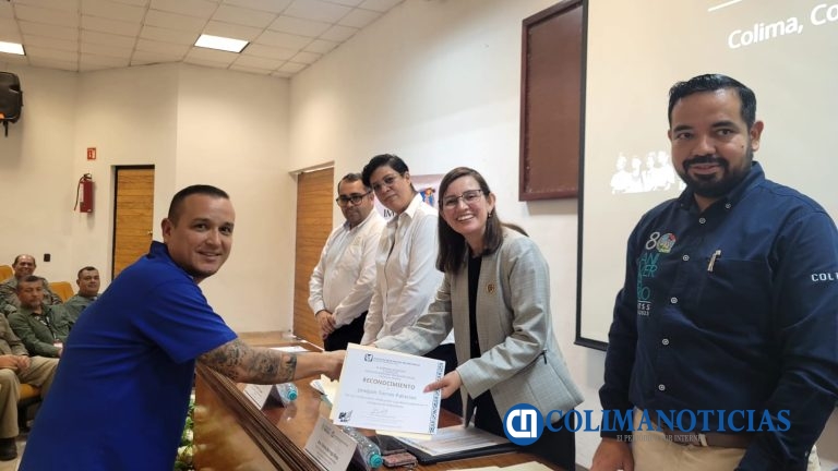Reconoce IMSS Colima labor de camilleros, operadores de ambulancias y técnicos polivalentes