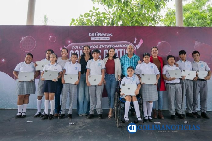Indira Vizcaíno entrega ColiBecas Computadoras a estudiantes de secundaria en Coquimatlán (3)