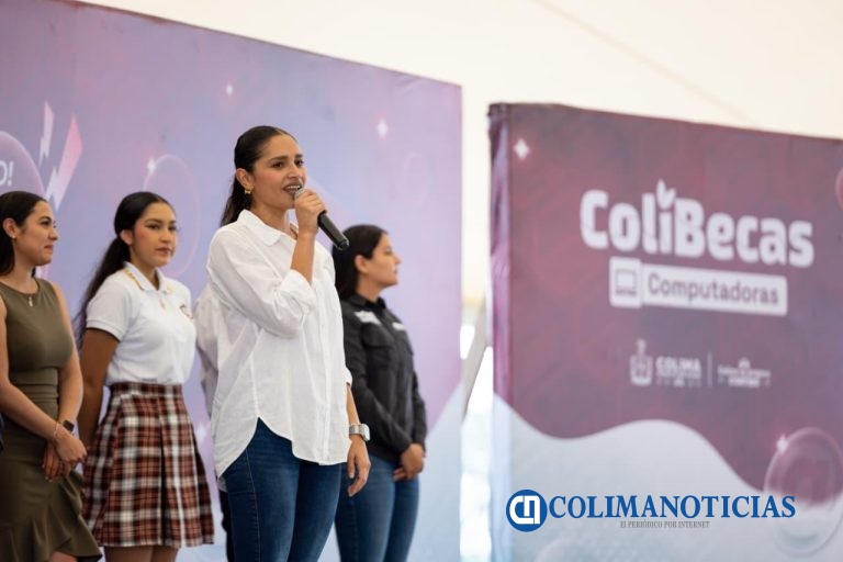 Indira Vizcaíno entregó 2,349 ColiBecas Computadoras a estudiantes de secundaria y nivel profesional en Tecomán