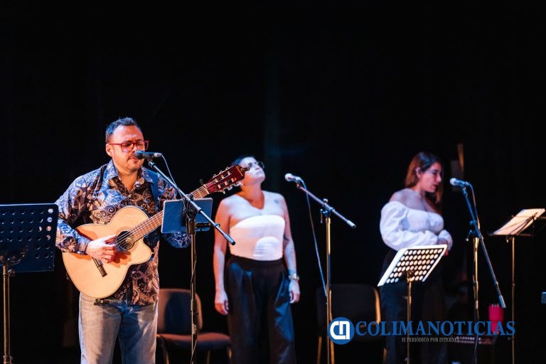 Jorge Manzano cautiva al público colimense “Al son del bolero”
