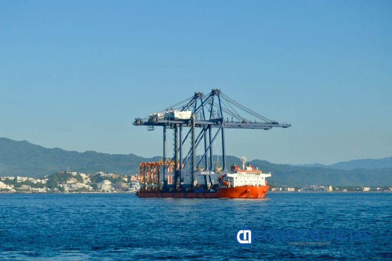 Llegan a Manzanillo nuevas grúas para terminales portuarias