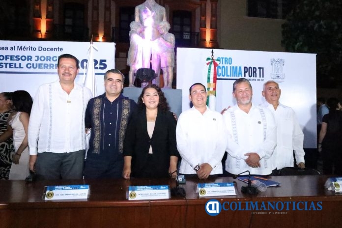 Maestras y maestros, el alma de la educación en Colima Riult Rivera entrega la Presea “Jorge Castell Guerrero” 2025 (4)