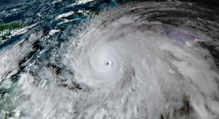 “Melissa” toca tierra en Jamaica como huracán categoría 5