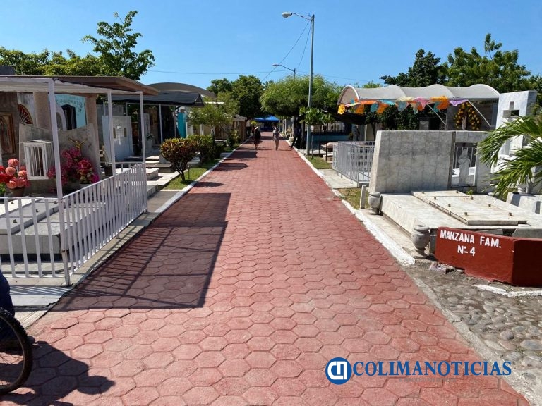 Preparan espacios para comerciantes por Día de Muertos en Tecomán