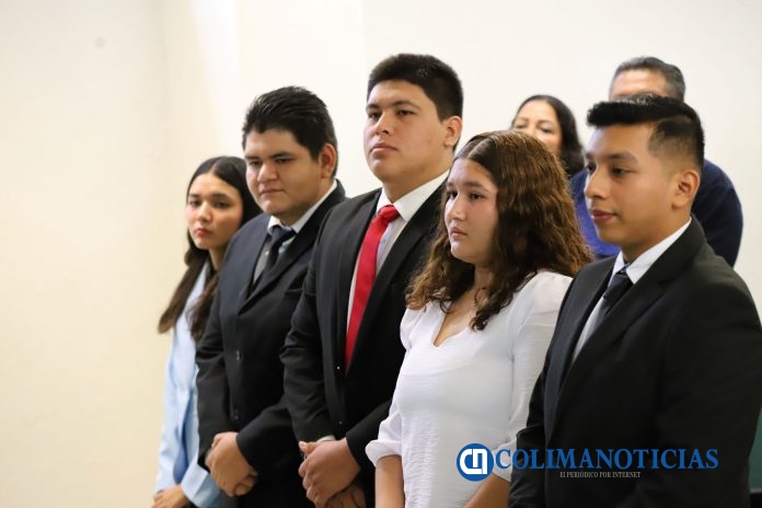 Realizan titulación en el Bach 14 de Manzanillo_c