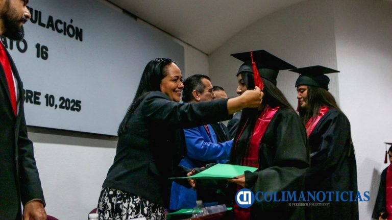 Celebran cifra histórica de titulaciones en el Bachillerato 16 de la Universidad de Colima