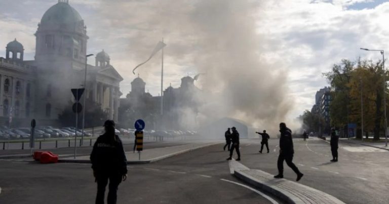Un hombre de 70 años disparó cerca del Parlamento en Belgrado, capital de Serbia