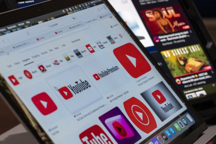 YouTube pagará 24,5 millones a Trump por suspensión de su cuenta tras disturbios de 2021