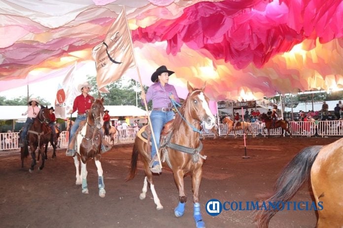 Arrancó la fiesta del Rodeo en el Teatro del Caballo de la Feria de Colima (2)