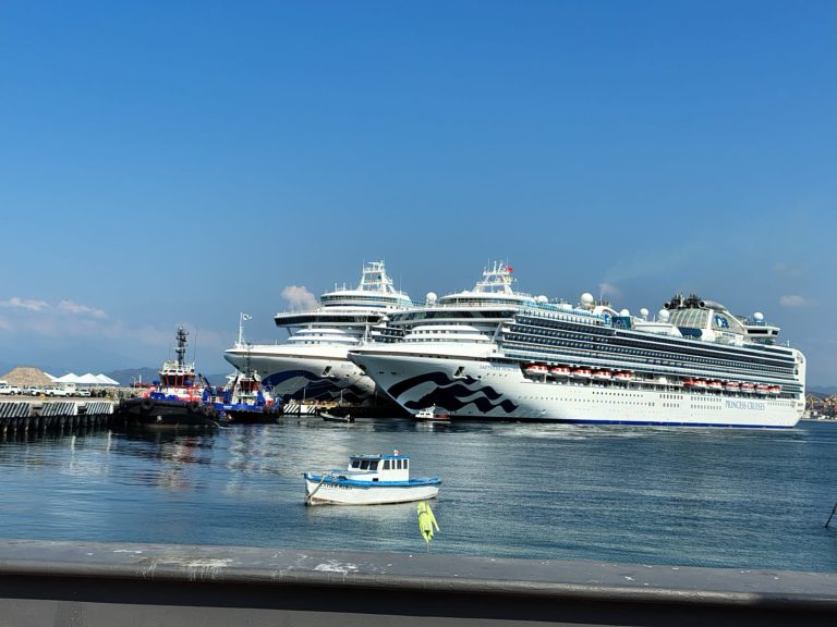 Arriban dos cruceros turísticos al puerto de Manzanillo