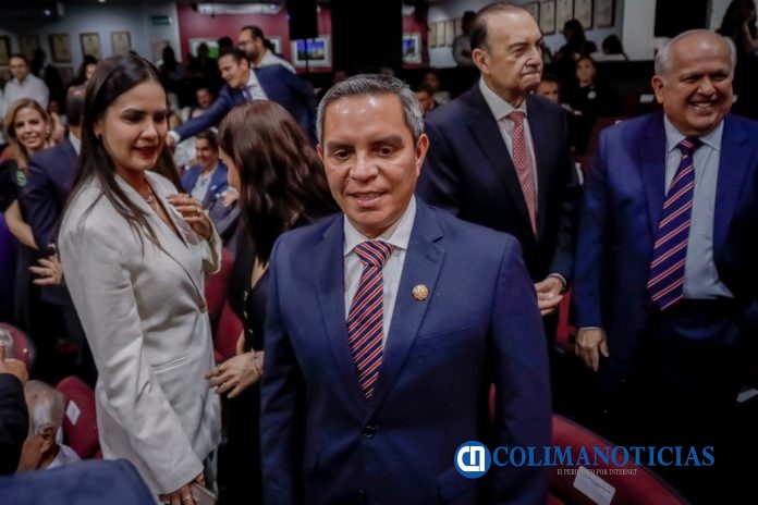 Asiste rector a cuarto informe de gobierno_a