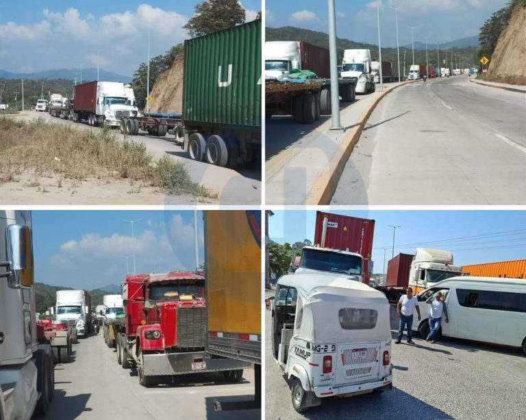 Bloquean carretera Puerto-Jalipa en Manzanillo