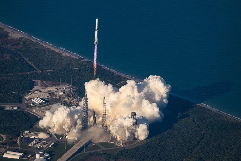 Blue Origin lanza con éxito un cohete con naves espaciales dirigidas a Marte