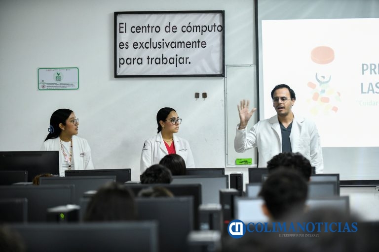 Estudiantes del Bachillerato 30 reciben charla sobre prevención de adicciones
