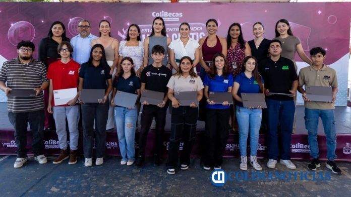 Entrega Indira Vizcaíno más ColiBecas Computadoras en Manzanillo este viernes