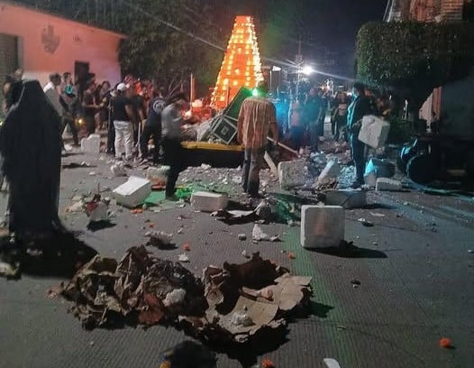 Explota carro alegórico