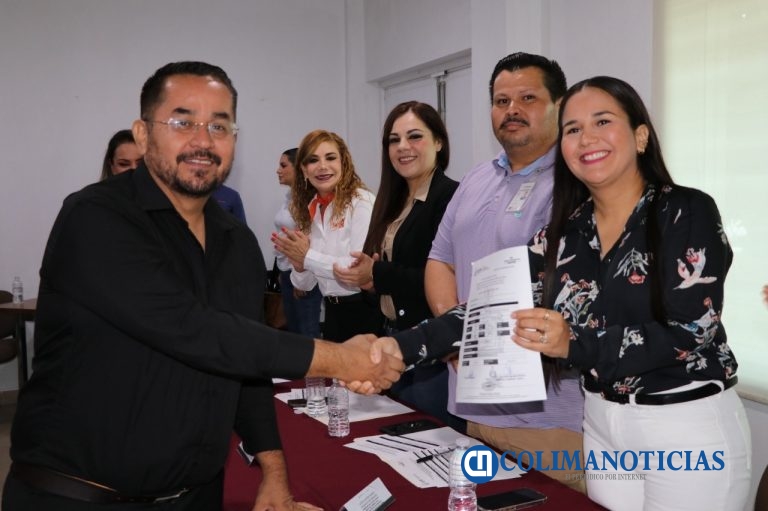 Gobierno del Estado de Colima entrega 12 plazas a cargos directivos en Educación Básica