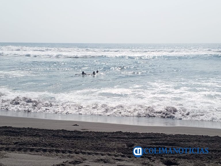Guardavidas de la UEPC Colima rescatan a cuatro jóvenes de Sayula en playa de Cuyutlán