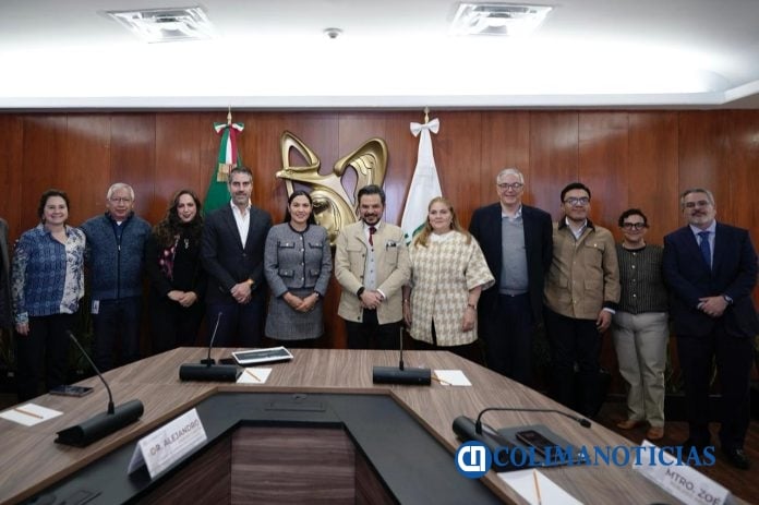 Indira Vizcaíno y Zoé Robledo dan seguimiento a acciones de salud en beneficio de colimenses