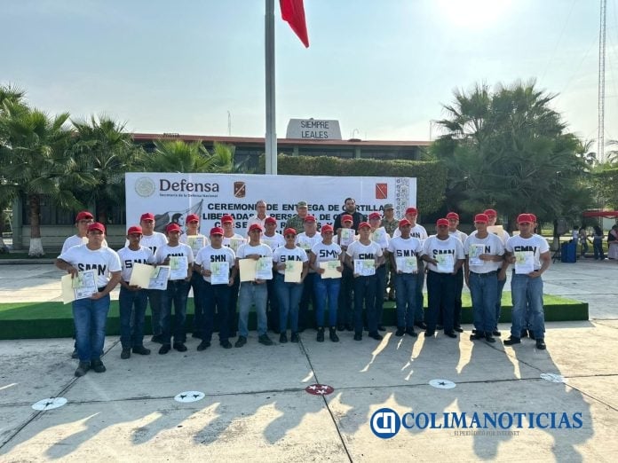 Jóvenes del SMN reciben su cartilla liberada en Tecomán (2)