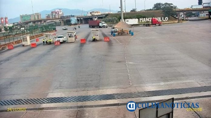 Libre de tráfico vehícular en el acceso al puerto interior de Manzanillo (2)