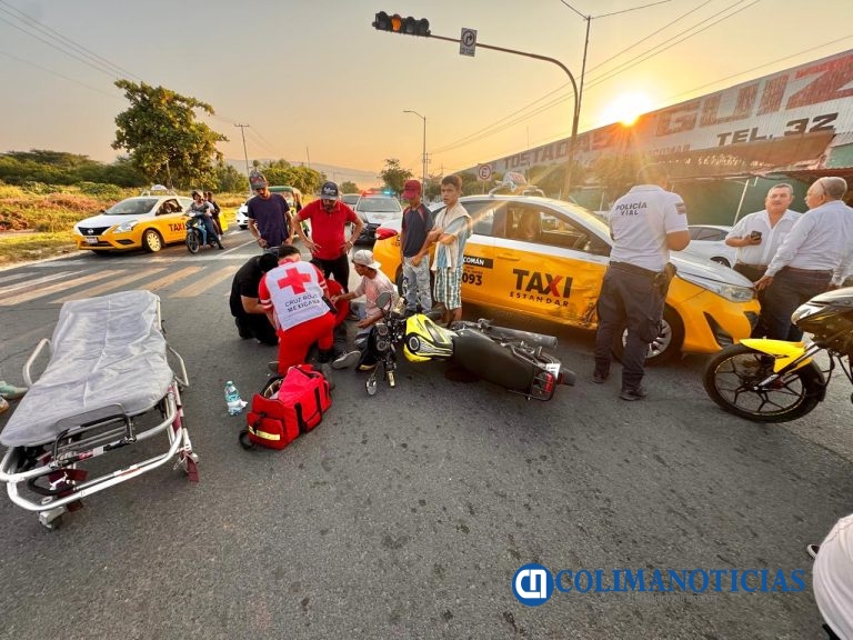 Motociclista resulta lesionado tras chocar contra taxi en Tecomán