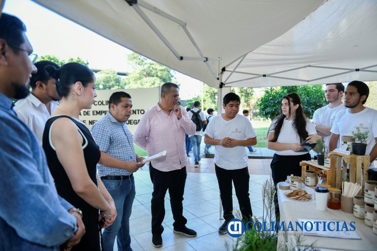 Muestran estudiantes sus proyectos de emprendimiento y gestión de negocios