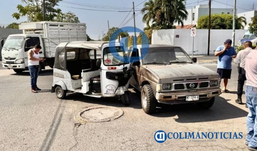 Mujer resulta herida tras choque entre mototaxi y camioneta en Tecomán