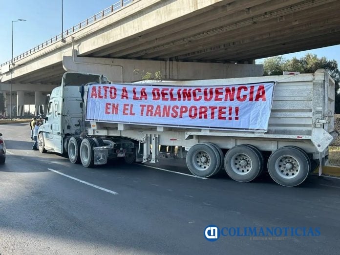 Paralizan movimiento de carga en el Puerto de Manzanillo (2)