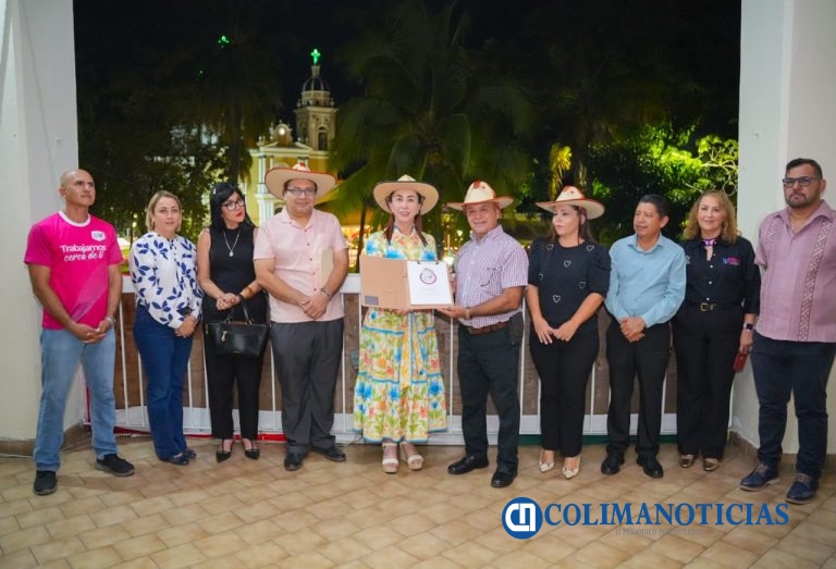 Premian a ganadores del concurso ‎”Mi Vida con el Sombrero Colimote”