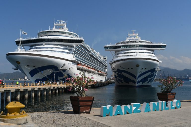 Manzanillo recibe dos cruceros con más de 6 mil visitantes; Subsectur estima derrama superior a 6.7 mdp