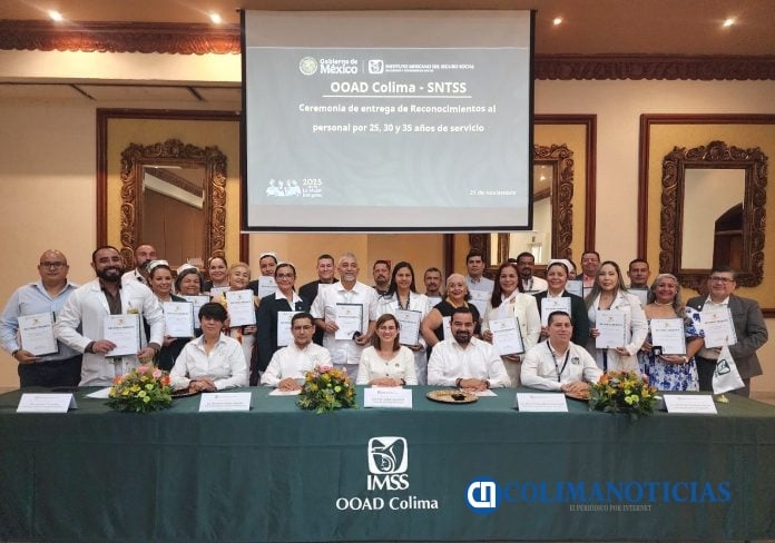 Reconoce IMSS Colima a personal por 25, 30 y 35 años de servicio
