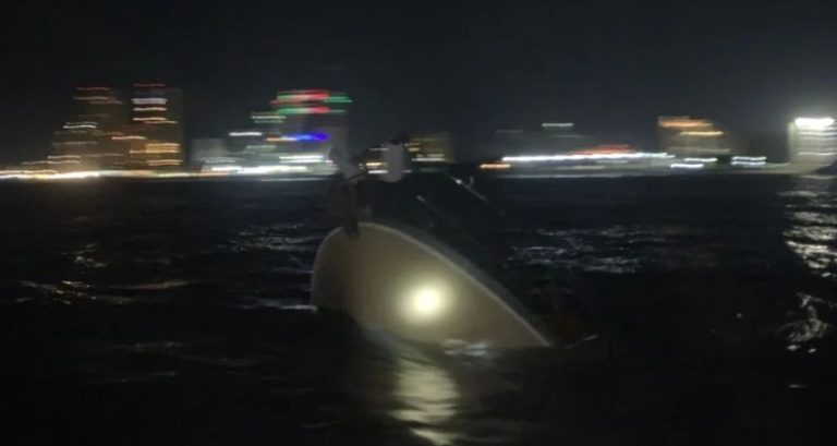 Se hunde yate en zona turística de Mazatlán; nueve personas fueron rescatadas