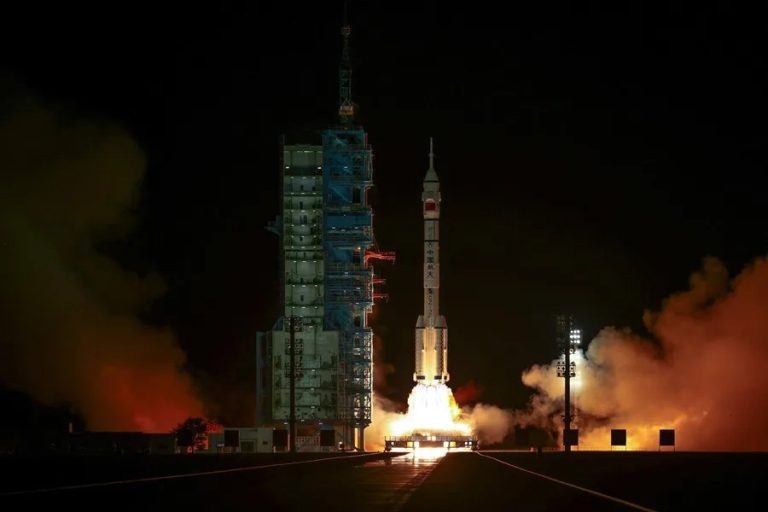 Shenzhou-21 se acopló a estación espacial china