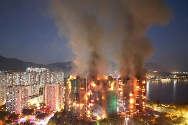 Tragedia en Hong Kong un incendio devastador en un complejo residencial ha dejado hasta ahora 36 muertos y 279 desaparecidos