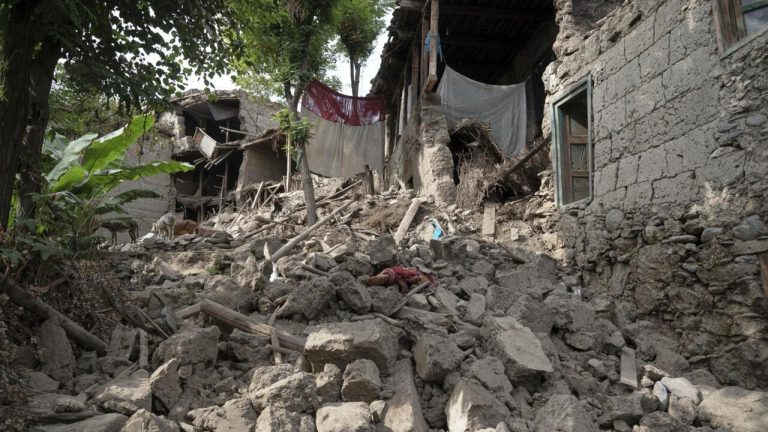 Un terremoto de 6.3 sacudió Afganistán y dejó al menos 20 muertos