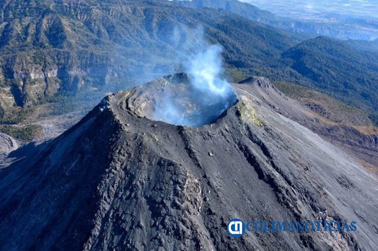 Se registraron 6 sismos de “alta frecuencia” y dos derrumbes en el Volcán de Colima