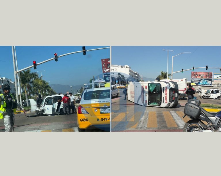 Vuelca ambulancia sobre el boulevard Miguel de la Madrid de Manzanillo