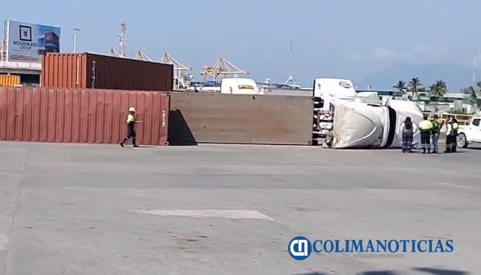 Vuelca tractocamión a la salida del puerto por Fondeport