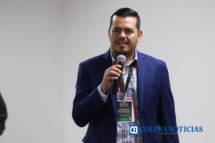 Académico UdeC imparte taller en Encuentro Internacional de Periodistas de FIL_a