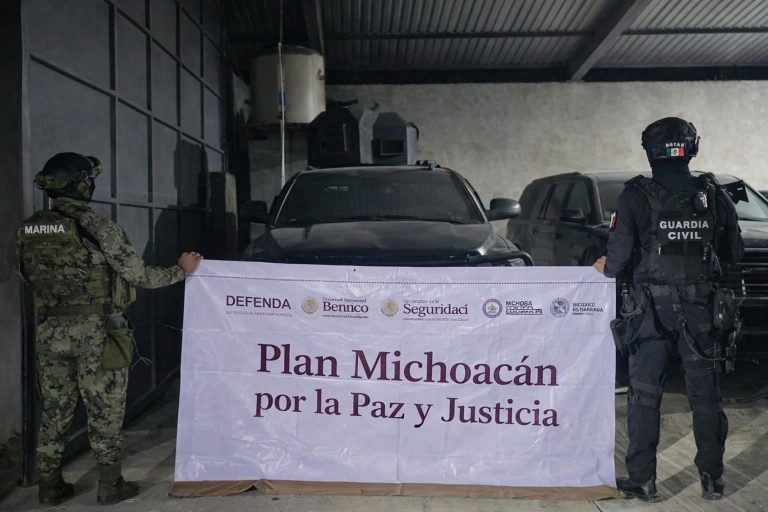 Aseguran fábrica de autos blindados y decomisan en Coahuayana, Michoacán