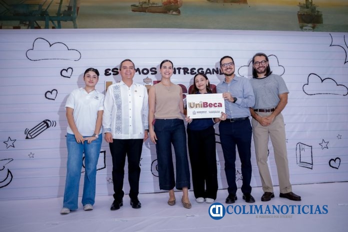 Beneficia a 764 jóvenes manzanillenses entrega de UniBecas