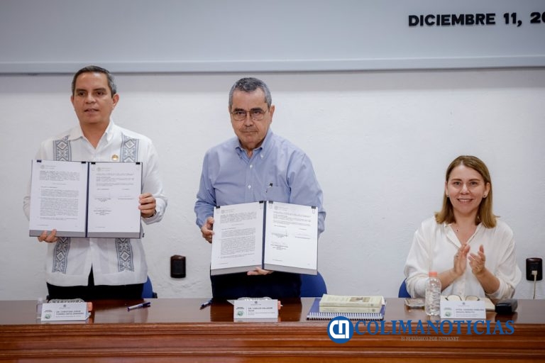 Con donación de documentos históricos, exrector Carlos Salazar Silva enriquece el acervo de la UdeC