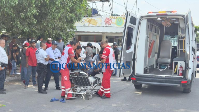 Dos jóvenes heridos tras choque entre motocicleta y mototaxi en la colonia Palma Real