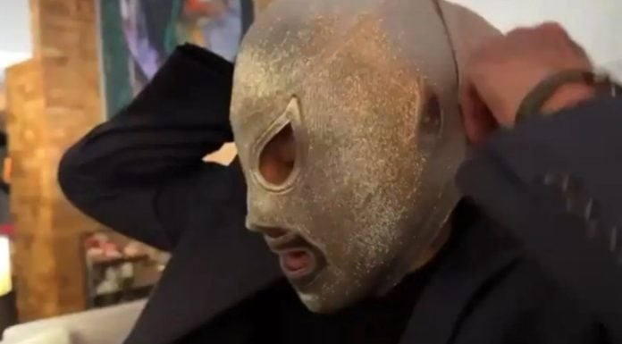 El Hijo del Santo se quita la máscara por primera vez