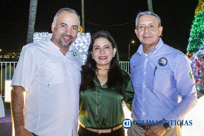 Encendido del árbol en la ASIPONA_Ana María Gallardo