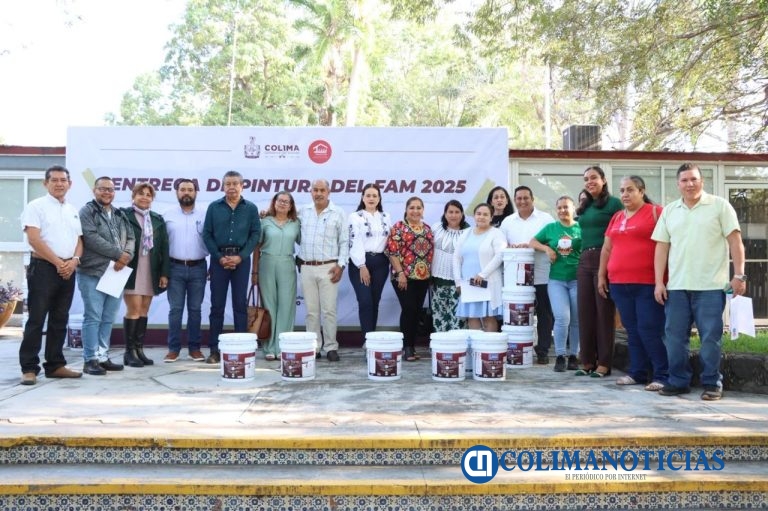 Entrega la SE pintura a planteles escolares