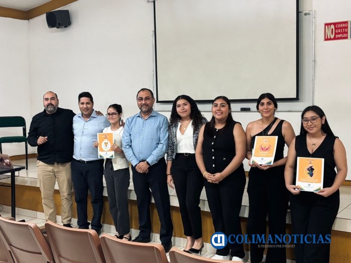 Estudiantes de Mercadotecnia trabajan proyectso de vinculación