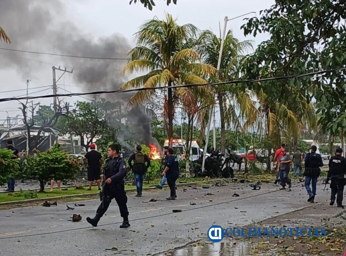 Explota carro bomba en base de comunitarios en Coahuayana